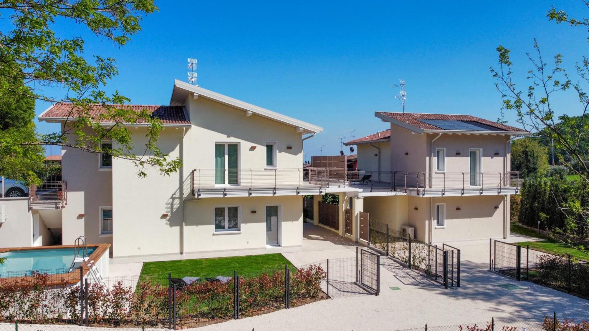 Luxury Villas Gardenia With Private Pool Padenghe sul Garda Esterno foto